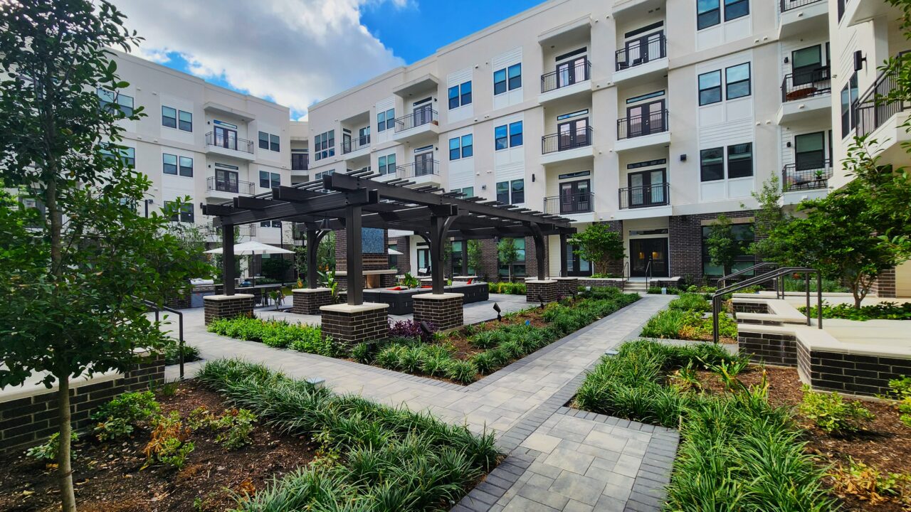 Lush & Luxurious: The Rosslyn at Garden Oaks